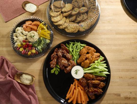 Black PP 16" SturdiWare® Round Platter with Clear PET High Dome Lid