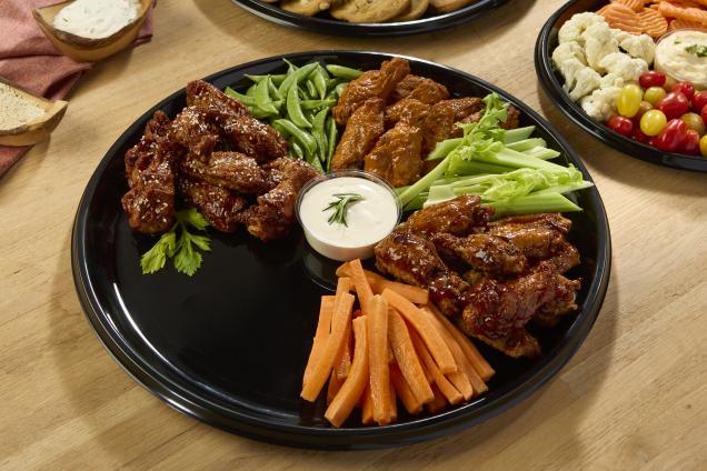 Black PP 18" SturdiWare® Round Platter with Clear PET High Dome Lid