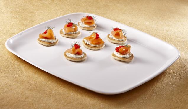 White PP 14" Mozaïk® Square Platter with Clear Dome Lid