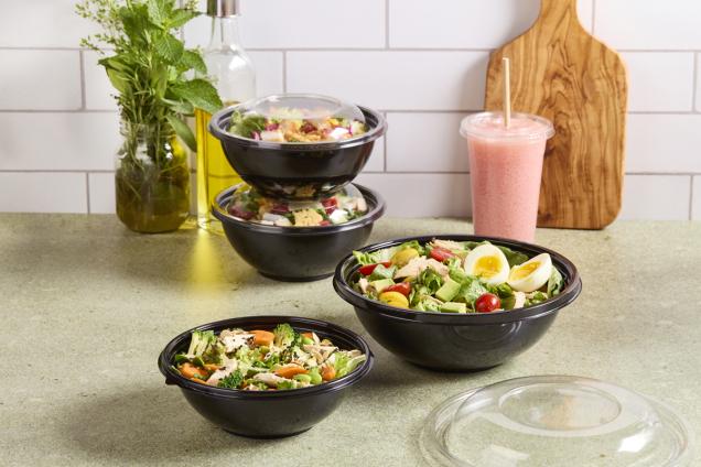 Black 32 oz. Medium Round Bowl with Clear Dome Lid