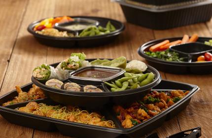 Black 12" Four-Compartment with Center Compartment Round Stackable Party Platter (4x8-12 oz.)