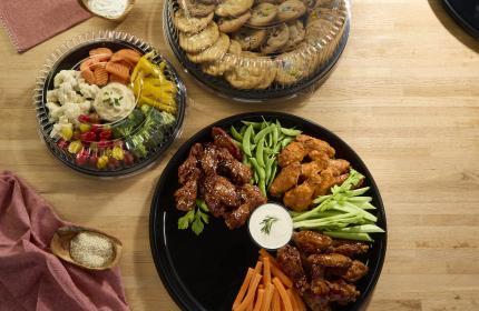 Black PP 12" SturdiWare® Round Platter with Clear PET High Dome Lid