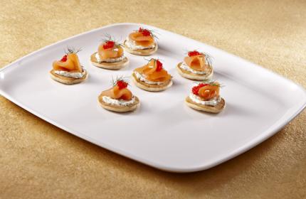 White PP 10.7" Mozaïk® Square Platter with Clear PET Dome Lid