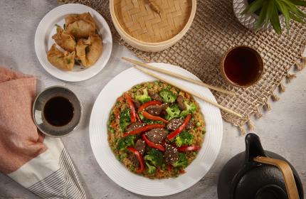 White PP 6" Round Plate with White Decorative Rings