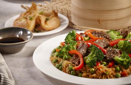 White PP 9" Round Plate with White Decorative Rings