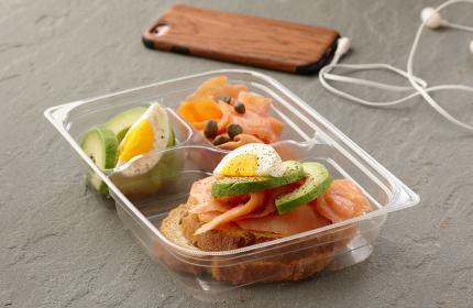 Clear 26 oz. Three-Compartment Large Snack Box (15.5/6/4.5 oz.)